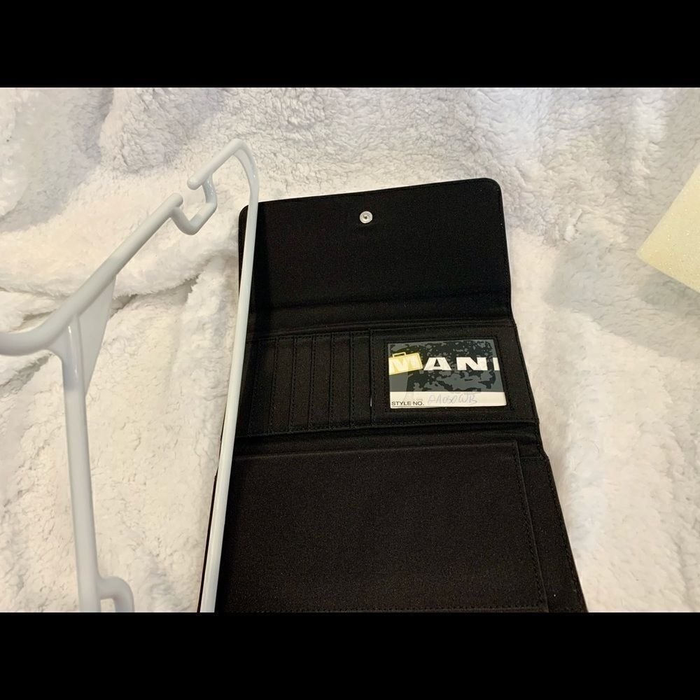 NWT Trifold Wallet - Picture 8 of 10